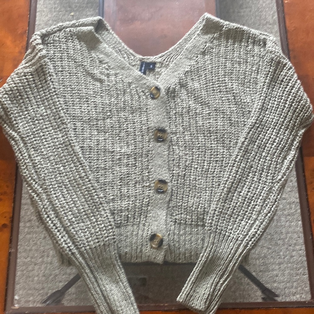 Crop green sweater